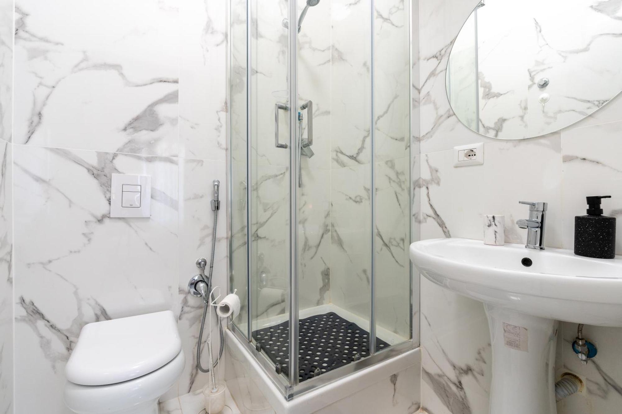 Amazing Apartment Near To Colosseo And Subway Rome Exterior photo